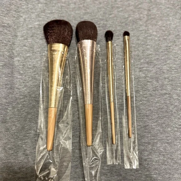 NWOB Set of 4 Tarte Makeup Brushes - Picture 2 of 5